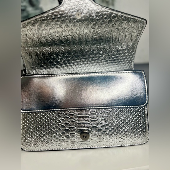 Sliver Vegan Leather Shoulder bag - Picture 7 of 12